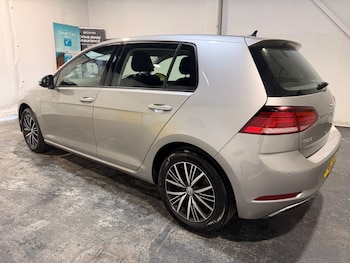 Used Volkswagen Golf 2017 for sale - 77905126: Photo