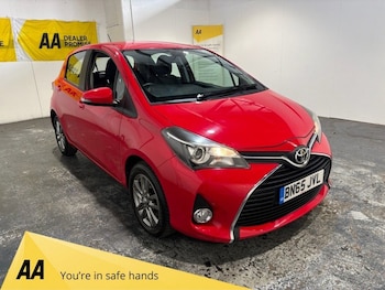 Used Toyota Yaris 2015 for sale - 78400937: Photo