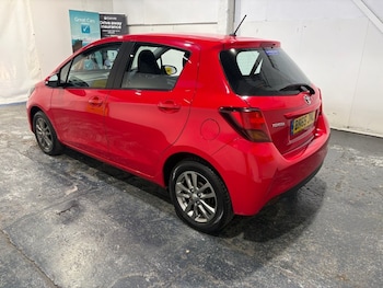 Used Toyota Yaris 2015 for sale - 78400937: Photo