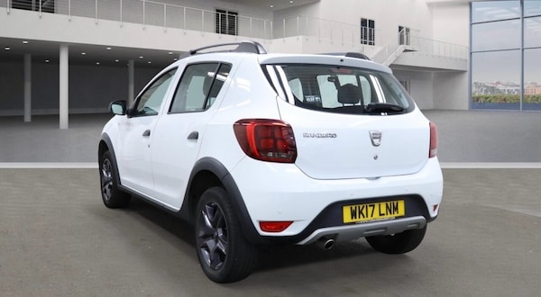 Used Dacia Sandero Stepway 2017 for sale - 76304353: Photo 2