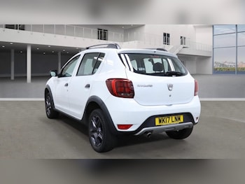 Used Dacia Sandero Stepway 2017 for sale - 76304353: Photo 2