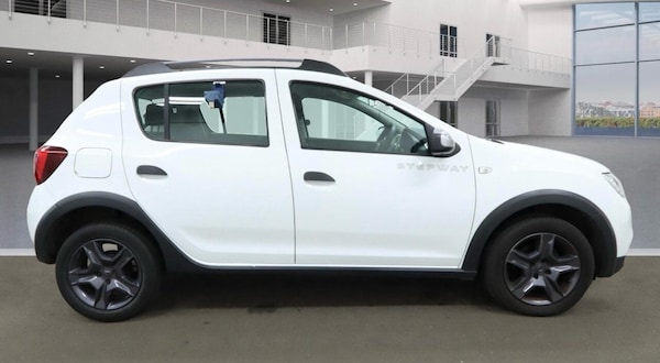 Used Dacia Sandero Stepway 2017 for sale - 76304353: Photo 4