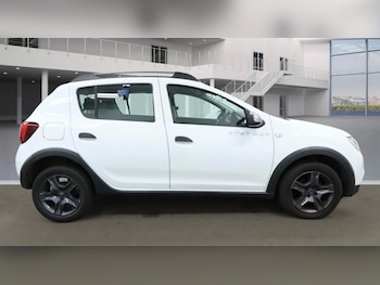 Used Dacia Sandero Stepway 2017 for sale - 76304353: Photo 4