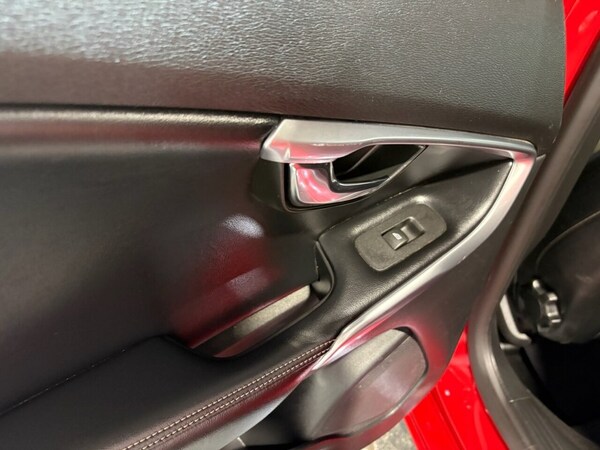 Used Volvo V40 2018 for sale - 75527846: Photo 37