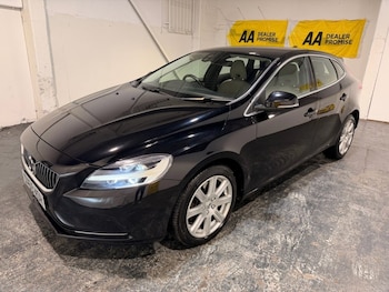 Used Volvo V40 2019 for sale - 77133691: Photo