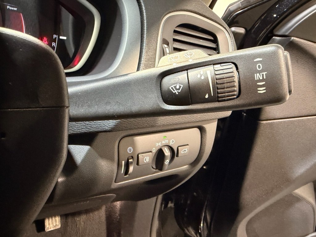 Used Volvo V40 2019 for sale - 77133691: Photo 31