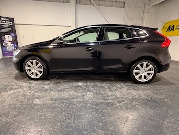 Used Volvo V40 2019 for sale - 77133691: Photo