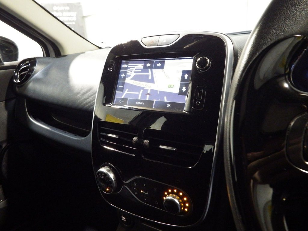 Used Renault Clio 2015 for sale - 76430323: Photo 40