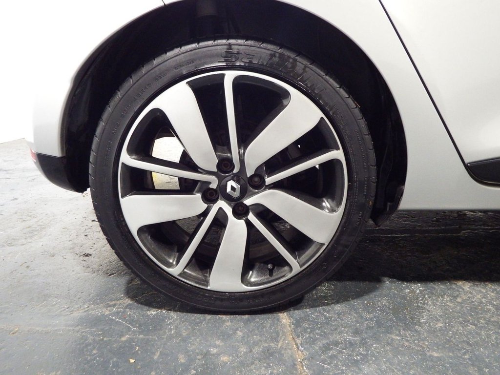 Used Renault Clio 2015 for sale - 76430323: Photo 43