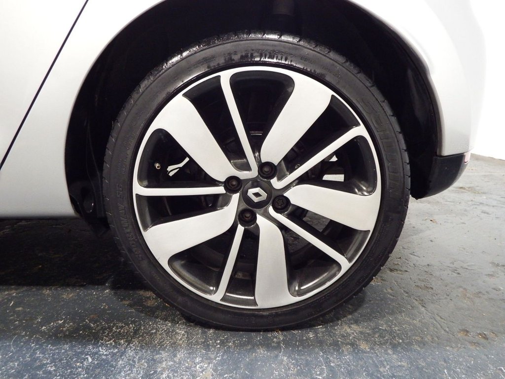 Used Renault Clio 2015 for sale - 76430323: Photo 44