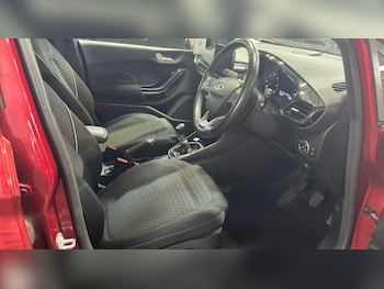 Used Ford Fiesta 2018 for sale - 76642400: Photo