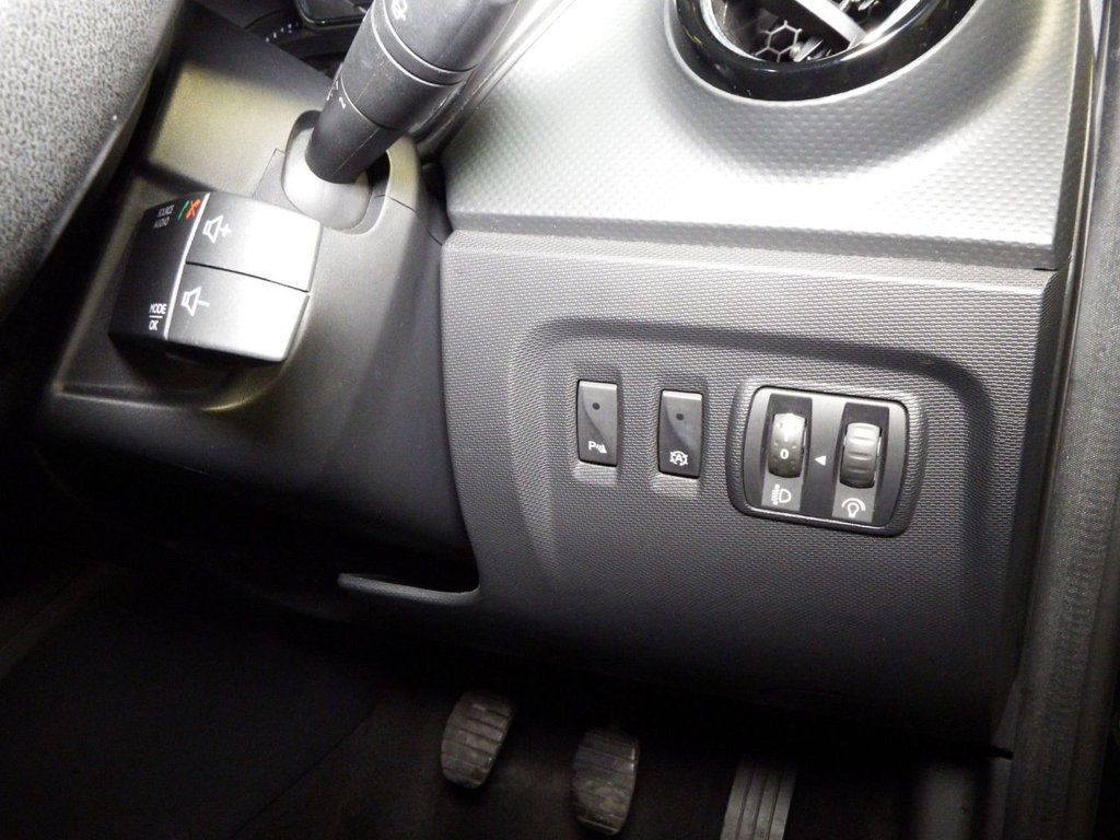 Used Renault Captur 2015 for sale - 77936470: Photo 45