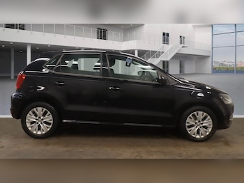 Used Volkswagen Polo 2016 for sale - 76655354: Photo