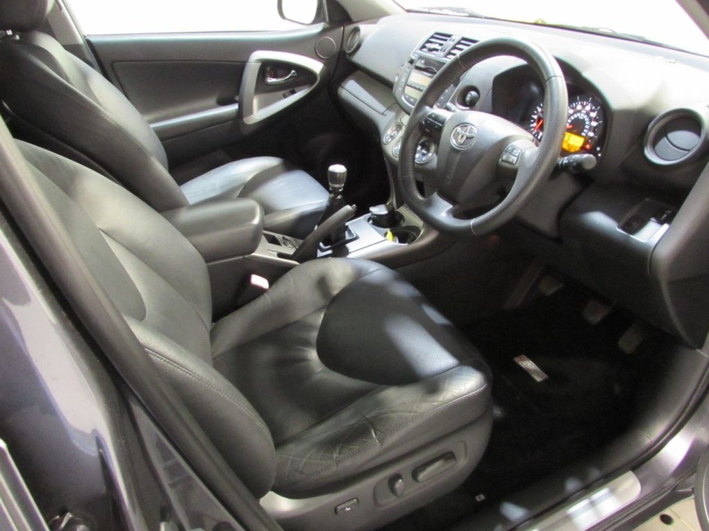 Used Toyota RAV4 2010 for sale - 76962408: Photo 12