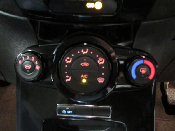 Used Ford Fiesta 2015 for sale - 76223566: Photo 35