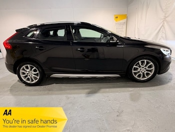 Used Volvo V40 2016 for sale - 79323066: Photo