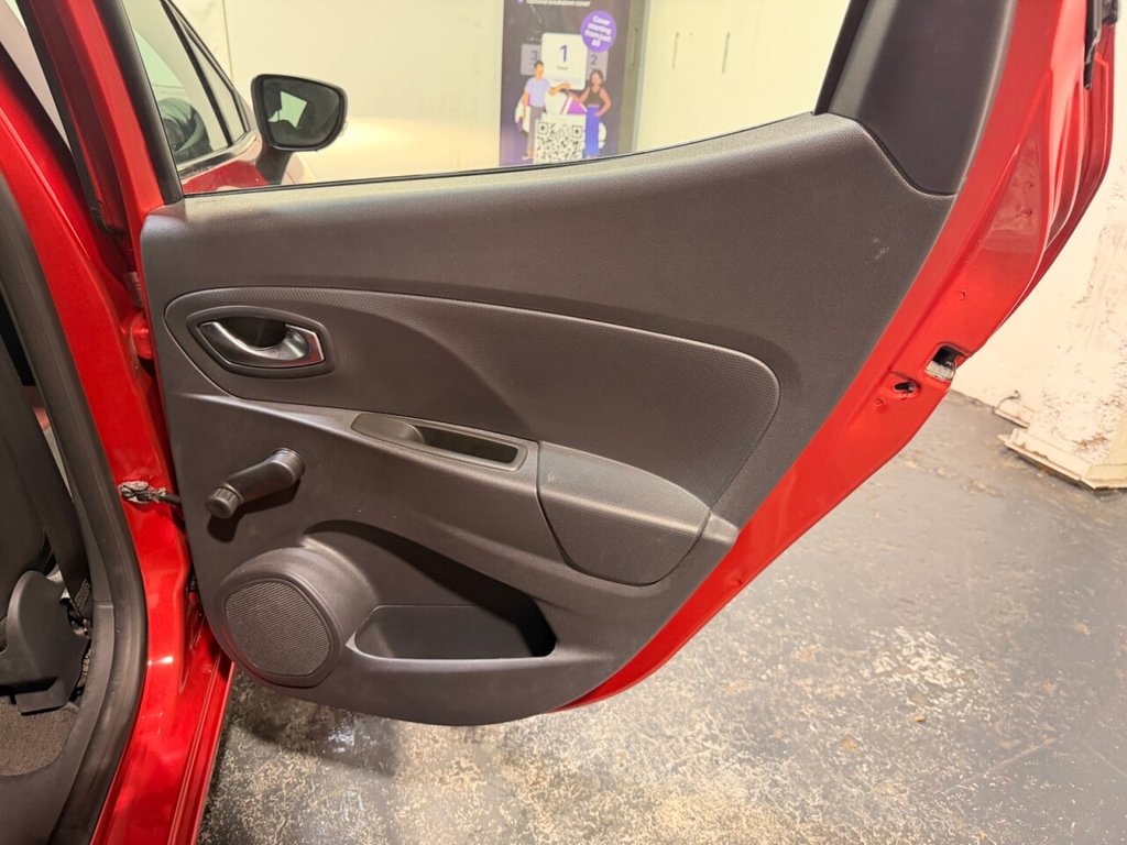 Used Renault Clio 2015 for sale - 77263371: Photo 39