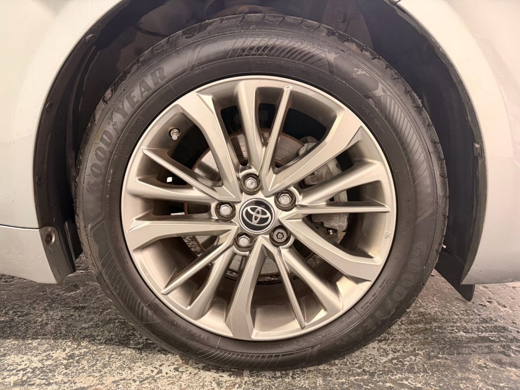 Used Toyota Avensis 2017 for sale - 77384264: Photo 41