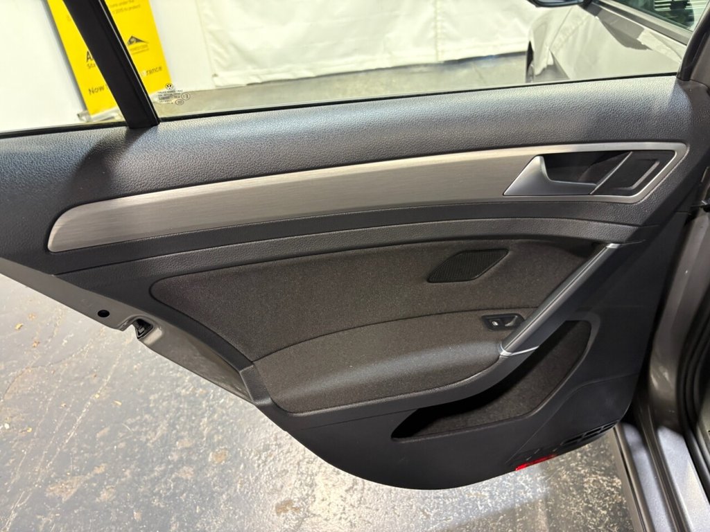 Used Volkswagen Golf 2017 for sale - 76367590: Photo 39