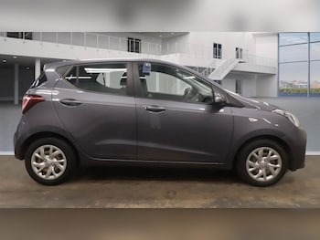 Used Hyundai i10 2017 for sale - 76510233: Photo