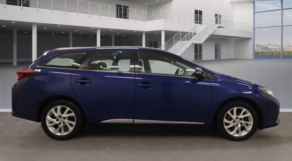 Used Toyota Auris 2017 for sale - 76496314: Photo 2