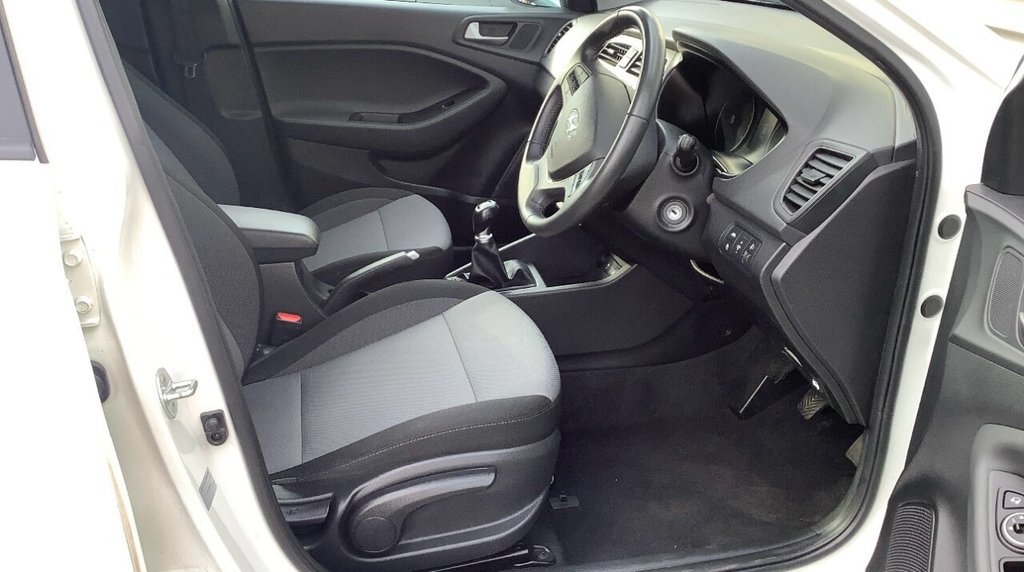 Used Hyundai i20 2018 for sale - 76655358: Photo 13