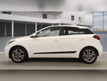Used Hyundai i20 2018 for sale - 76655358: Photo