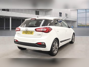 Used Hyundai i20 2018 for sale - 76655358: Photo