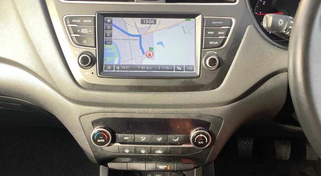 Used Hyundai i20 2018 for sale - 76655358: Photo 8