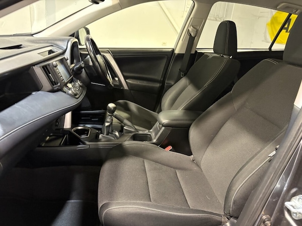 Used Toyota RAV4 2016 for sale - 76163293: Photo 36