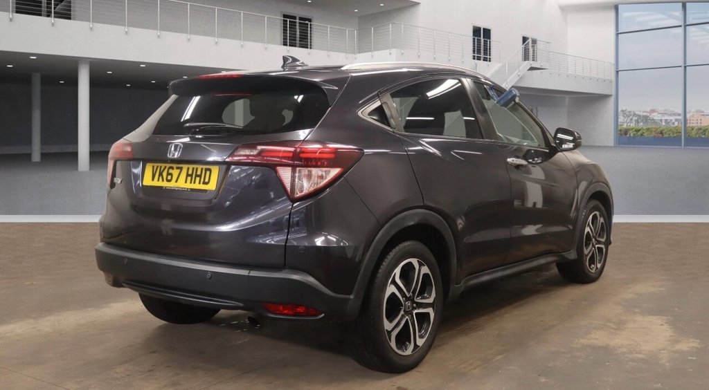 Used Honda HR-V 2017 for sale - 76655310: Photo 2
