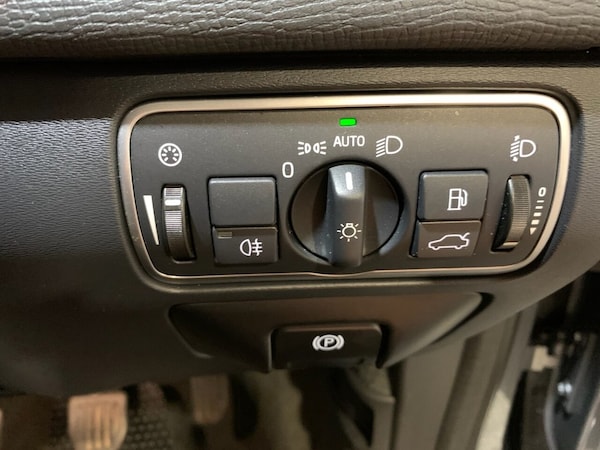 Used Volvo XC60 2017 for sale - 76210286: Photo 45