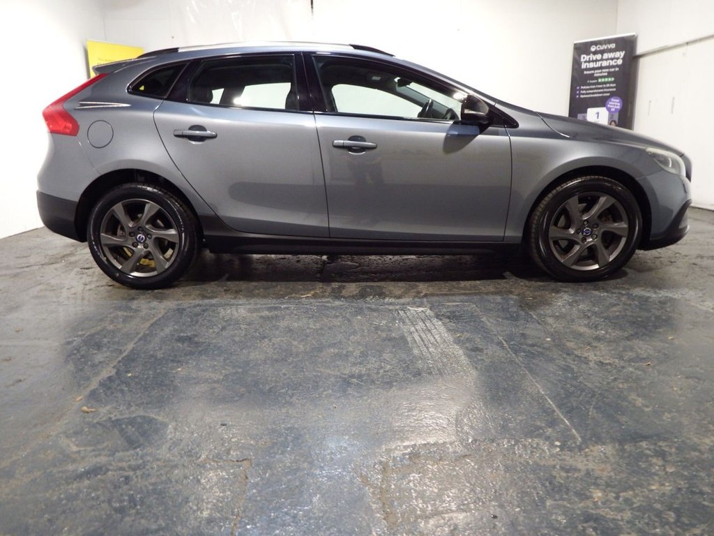 Used Volvo V40 2016 for sale - 76558505: Photo 11