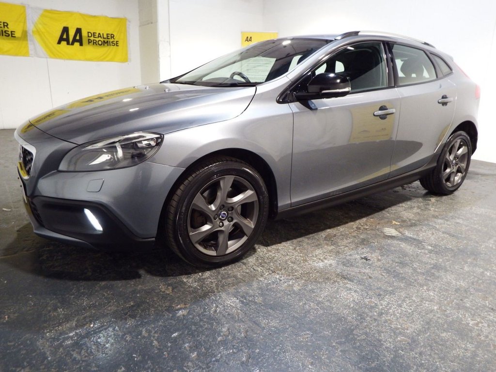 Used Volvo V40 2016 for sale - 76558505: Photo 2