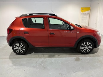 Used Dacia Sandero Stepway 2017 for sale - 79334562: Photo