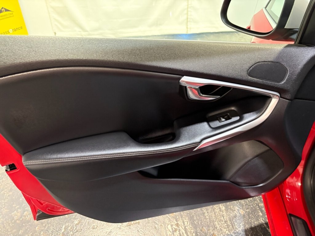 Used Volvo V40 2018 for sale - 77463424: Photo 32