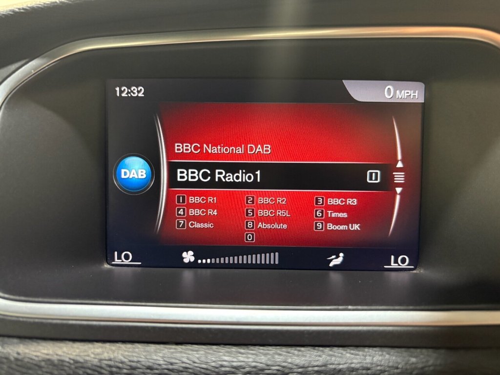 Used Volvo V40 2018 for sale - 77463424: Photo 34