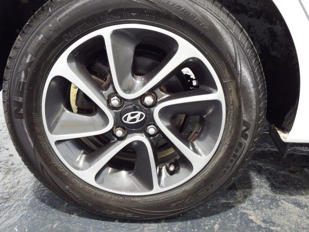 Used Hyundai i10 2018 for sale - 76631991: Photo 49