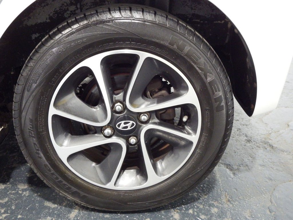 Used Hyundai i10 2018 for sale - 76631991: Photo 50