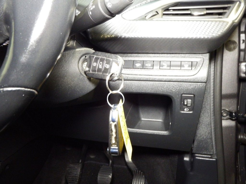 Used Peugeot 2008 2017 for sale - 76304321: Photo 47