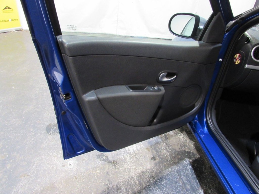 Used Renault Clio 2010 for sale - 77341680: Photo 25