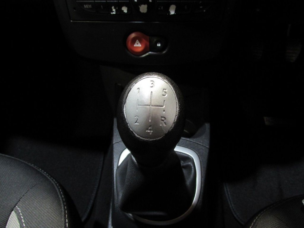 Used Renault Clio 2010 for sale - 77341680: Photo 44