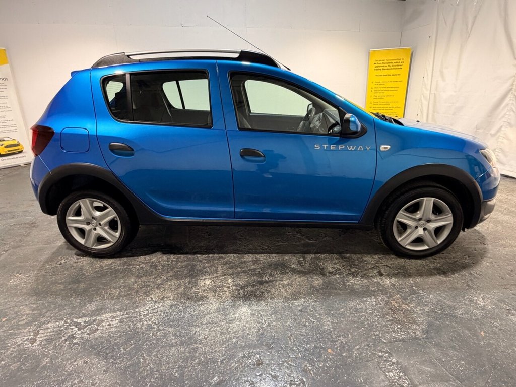 Used Dacia Sandero Stepway 2014 for sale - 77680535: Photo 10