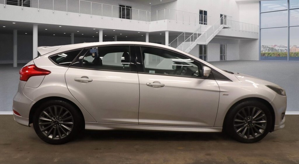 Used Ford Focus 2017 for sale - 76430335: Photo 2