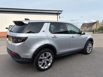 Used Land Rover Discovery Sport 2019 for sale - 76104536: Photo