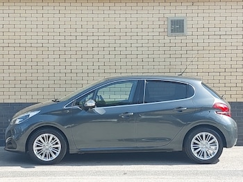 Used Peugeot 208 2017 for sale - 79525525: Photo