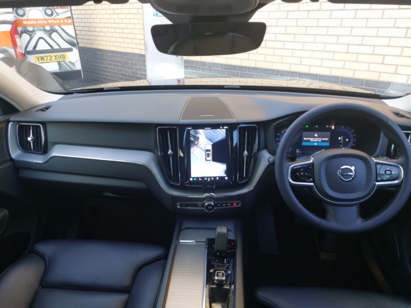 Used Volvo XC60 2023 for sale - 77090324: Photo 2