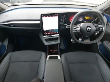 Used Renault Scenic E-Tech 2024 for sale - 76208494: Photo 2