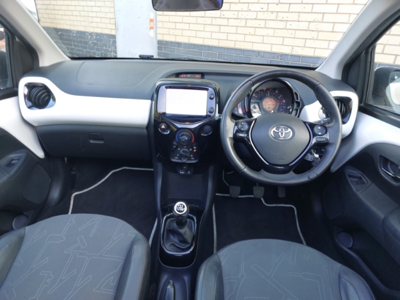 Used Toyota AYGO 2015 for sale - 76695979: Photo 2