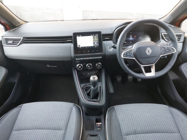Used Renault Clio 2025 for sale - 76335964: Photo 2